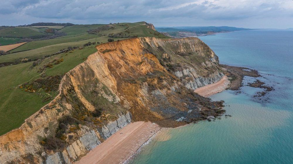 Jurassic Coast Sea Cliff Collapses in UK, Biggest Rockfalls in 6 Decades