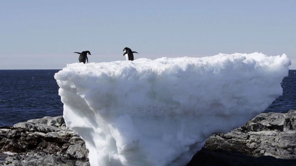 50 + Alarming Images of Melting Ice Masses amid Global Warming