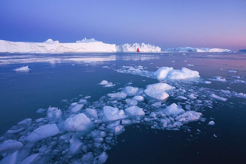 50 + Alarming Images of Melting Ice Masses amid Global Warming