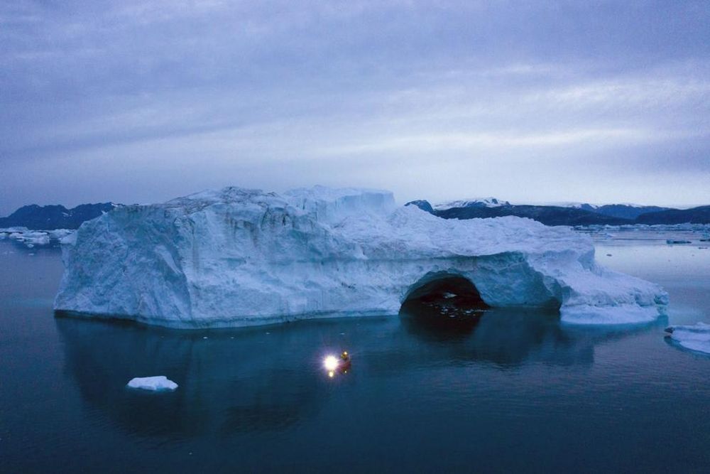 50 + Alarming Images of Melting Ice Masses amid Global Warming