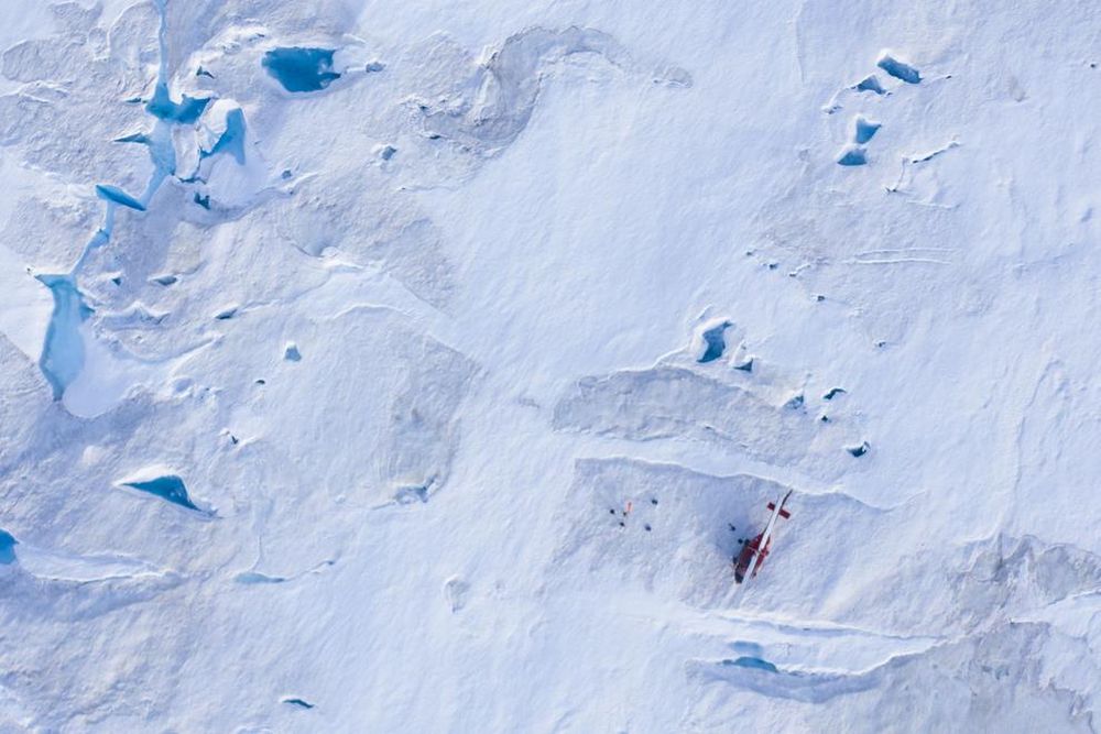 50 + Alarming Images of Melting Ice Masses amid Global Warming 