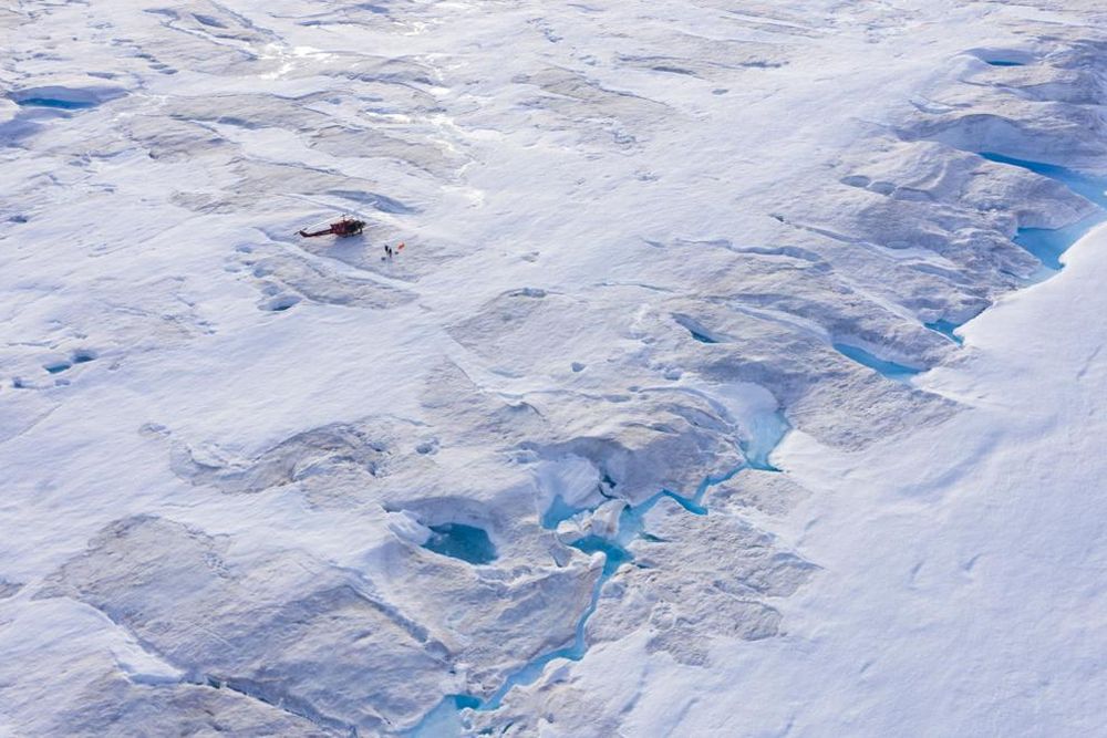 50 + Alarming Images of Melting Ice Masses amid Global Warming 