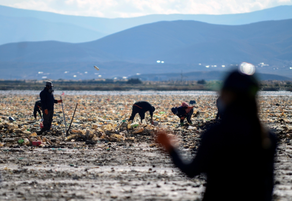 Bolivia's Uru Uru Lake is now a Plastic Wasteland