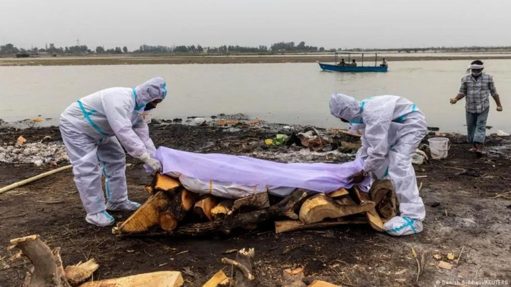 Dead bodies of Suspected Covid Victims Wash up on banks of Ganges