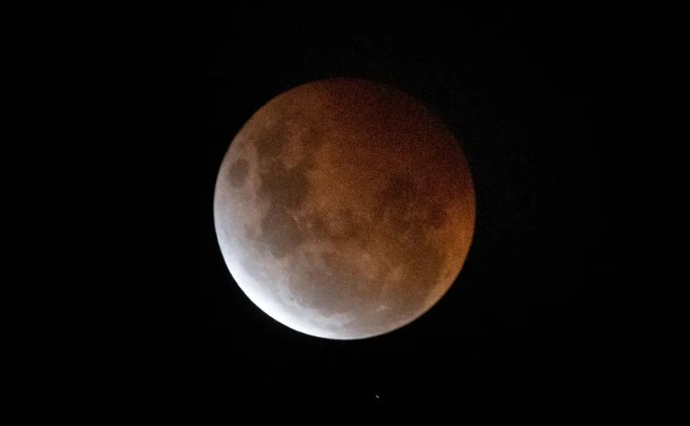 Super Blood Moon 2021 in pictures