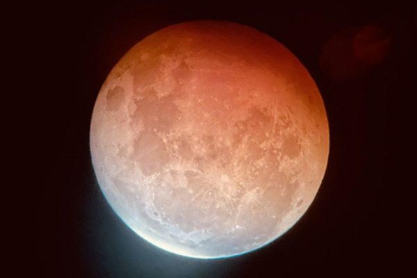 Super Blood Moon 2021 in pictures
