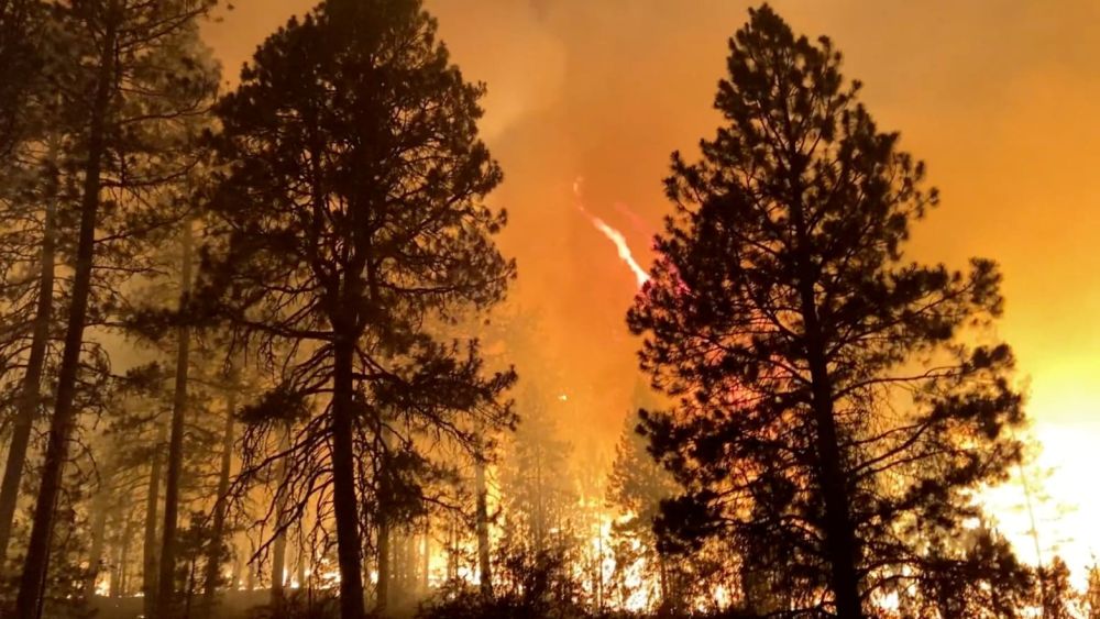 Bootleg Fire in Oregon Burns 340,000 Acres and Prompts Evacuation