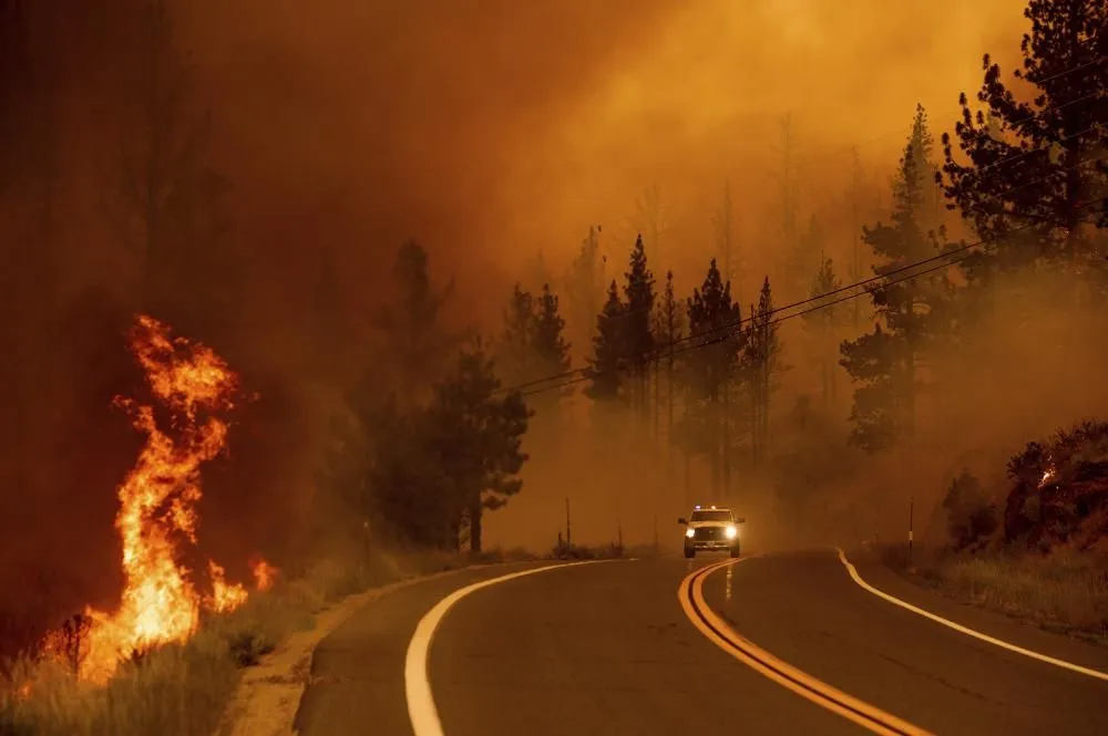 Bootleg Fire in Oregon Burns 340,000 Acres and Prompts Evacuation