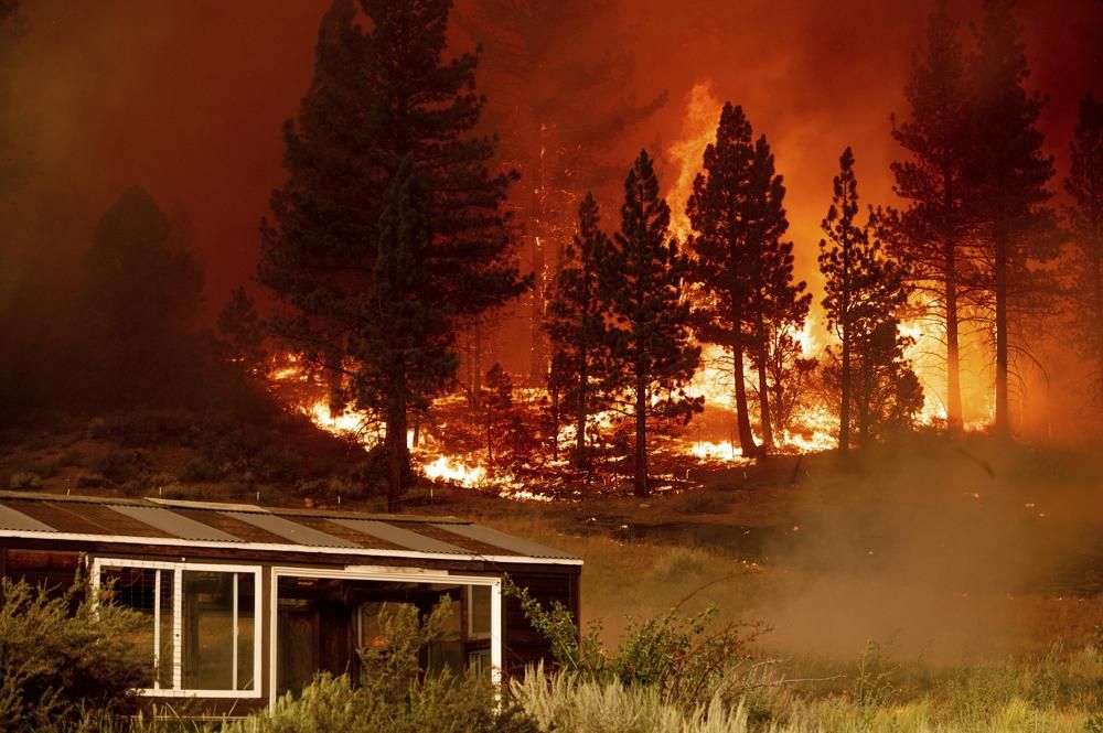 Bootleg Fire in Oregon Burns 340,000 Acres and Prompts Evacuation