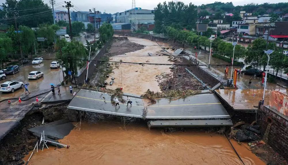 Death Count Rises as Thousands Evacuate to Safety amid Floods in China