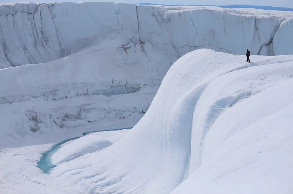 Greenland: Rain Falls on The Peak of Ice Sheet for First Time in Recorded History