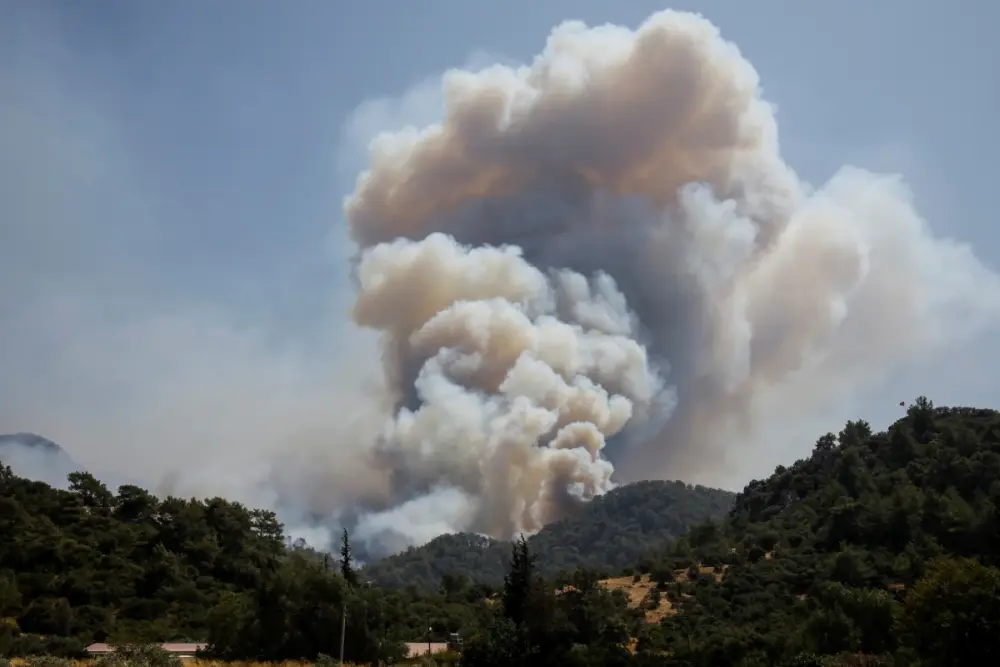 Wildfires Ravage Southern Europe People Evacuate As Death Toll Rises