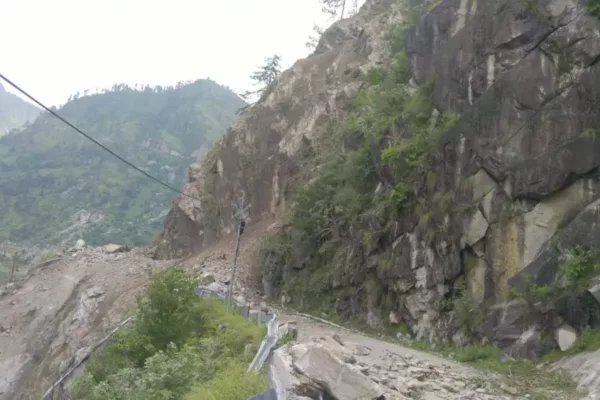 Major Landslide Hits Himachal With a Landslide, 2 People Reported Dead and 40 Feared Buried Under Debris