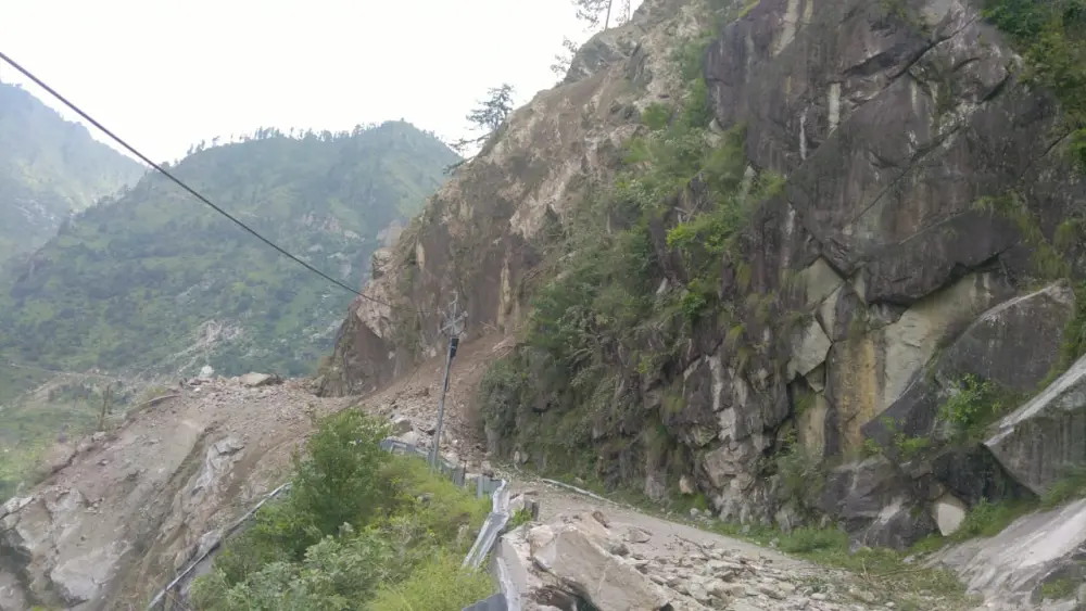 Major Landslide Hits Himachal With a Landslide, 2 People Reported Dead and 40 Feared Buried Under Debris
