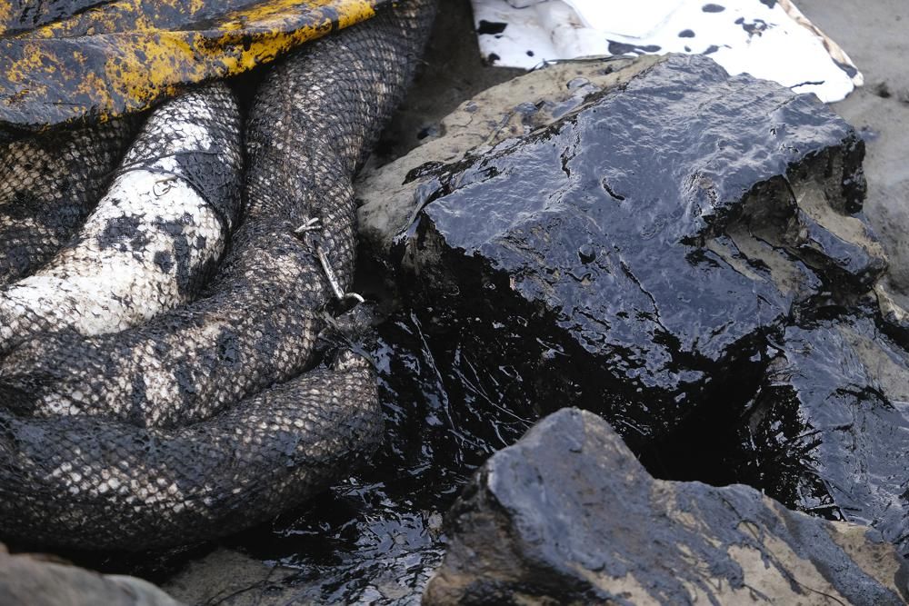 More Than 125,000 Gallons of Oil Spill off Coast in Southern California 
