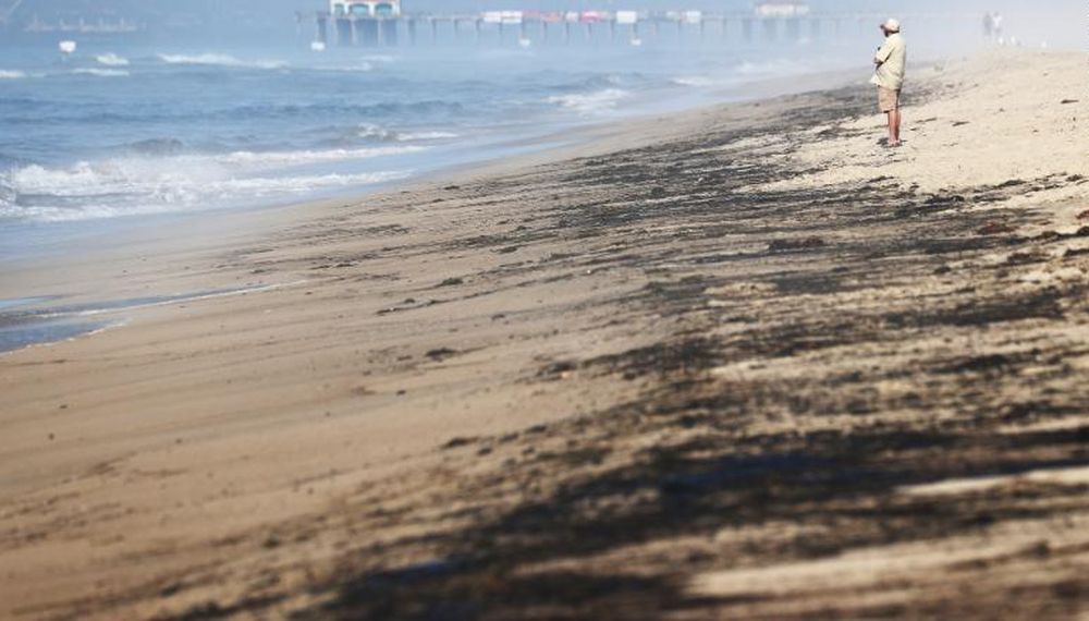 More than 125,000 gallons of oil spill off coast of Southern California
