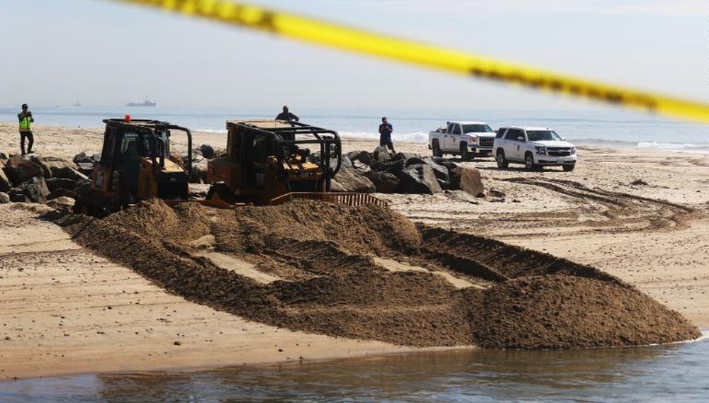 More than 125,000 gallons of oil spill off coast of Southern California