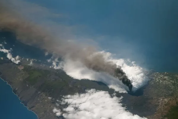 New Lava Streams Flow after Volcano’s Cone Collapses at La Palma