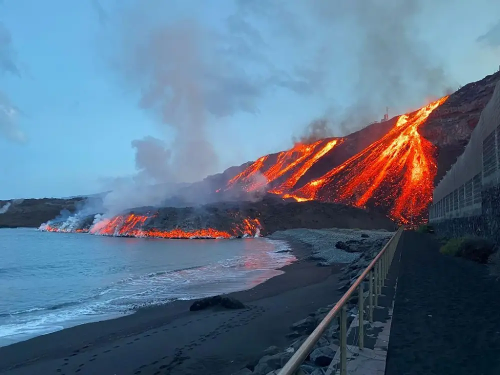 Continued Volcanic Eruption on Spain's La Palma Island (in Pictures)