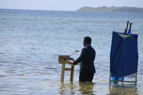 Tuvalu’s Foreign Minister Addressed COP26 in Knee-Deep Sea water