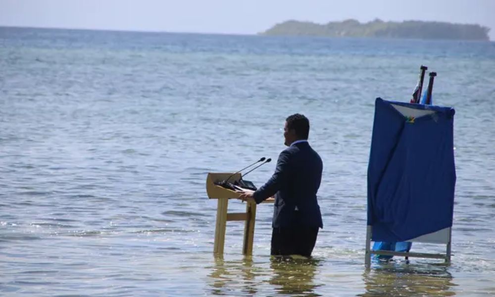 Tuvalu’s Foreign Minister Addressed COP26 in Knee-Deep Sea water
