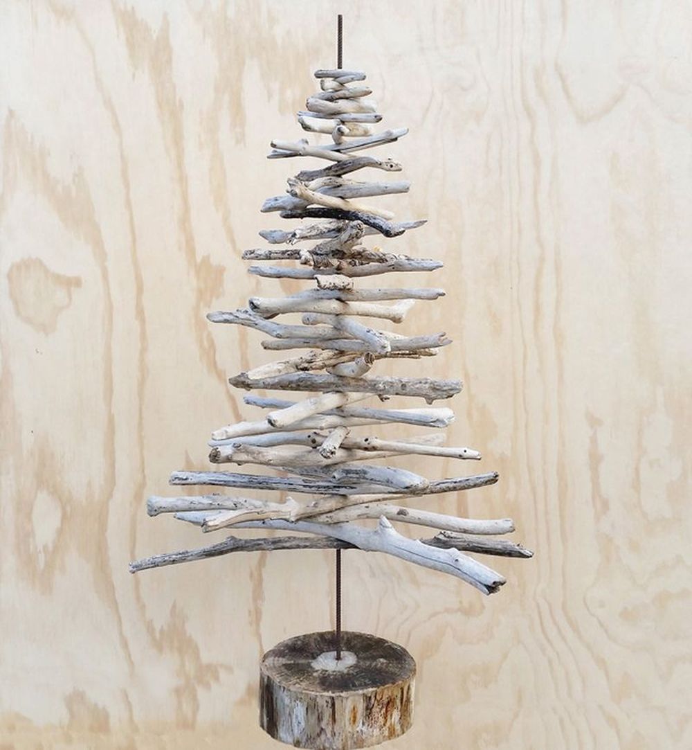 Driftwood Christmas tree_Threadbare Cloak - DIY Eco-Friendly Christmas trees