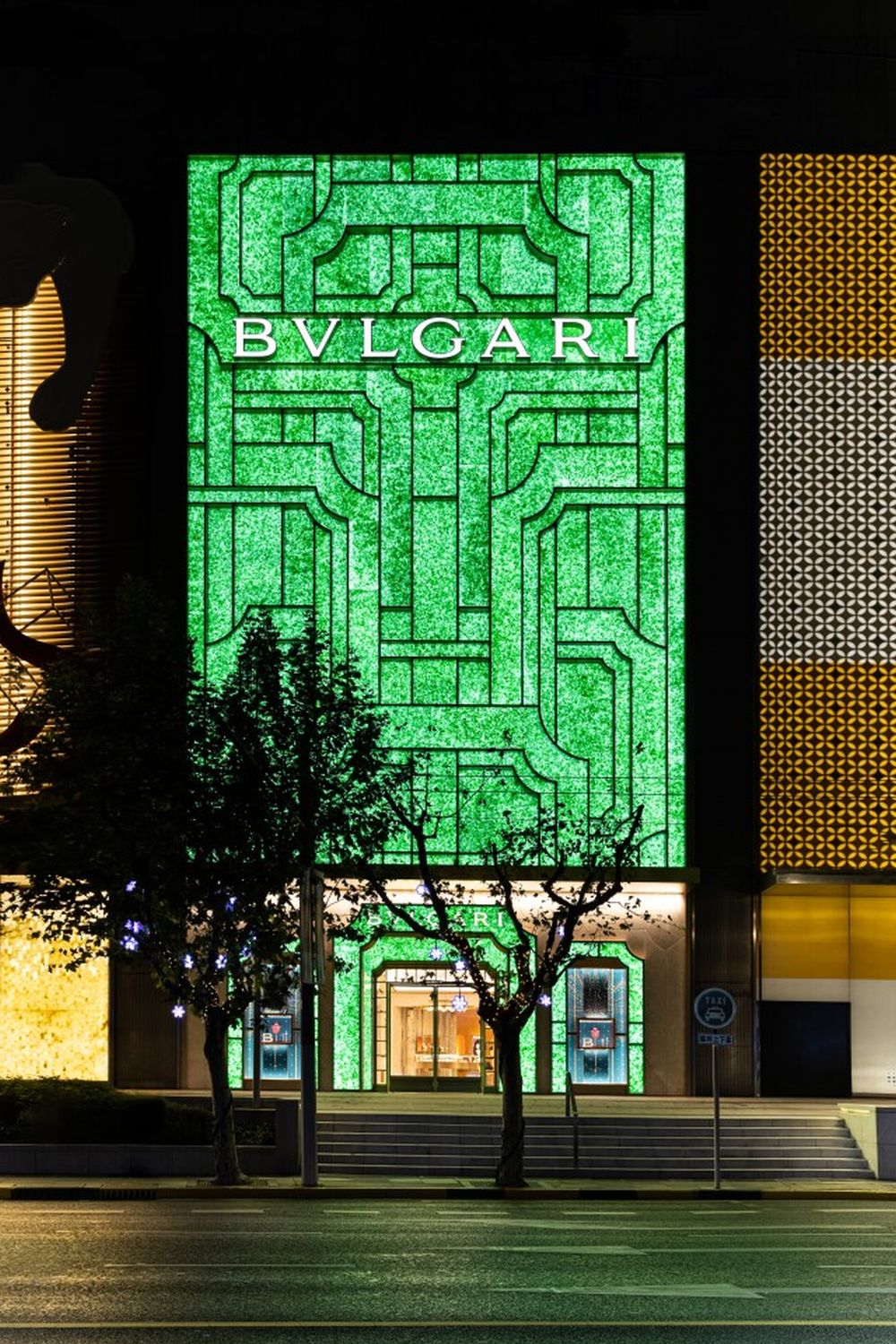 Recycled bottles transformed into green facade