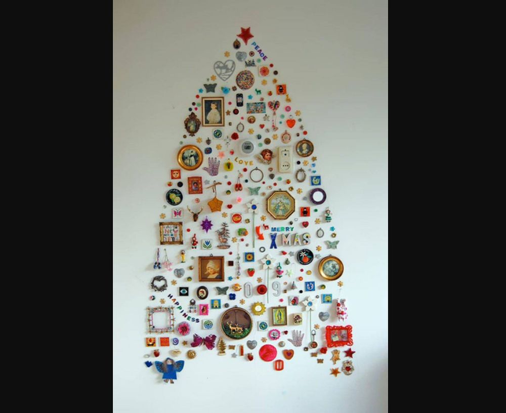 Wall art Christmas tree_Apartment Therapy