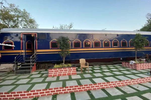 Indian Railways Transforms Old Train Coach into Restaurant in Jabalpur