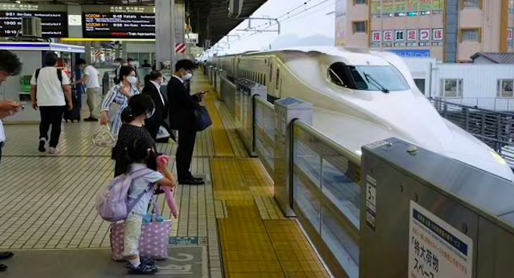 Major Japan Railway Switches to ‘Green’ Renewable Energy-1