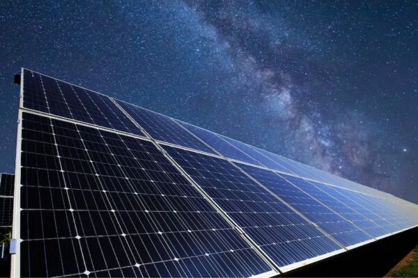 Night-Time Solar Technology Generates Electricity in the Dark