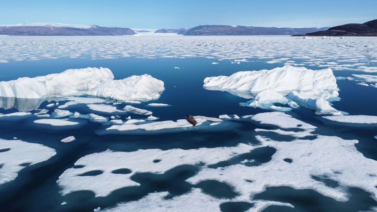 Satellite Tracks Greenland Melt Amid Intense Heatwave