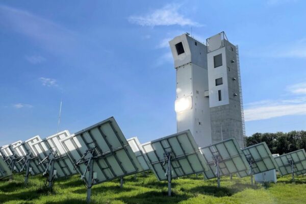 All-in-One Tower Creates Jet Fuel With Solar Energy, Water & CO2