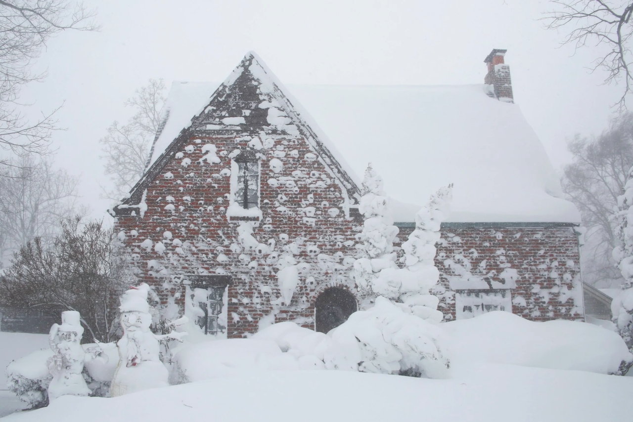 A winter storm rolls through Western New York