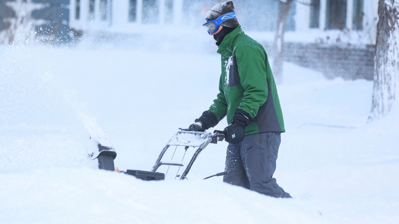 New York's Buffalo in knee deep snow amid the cyclone