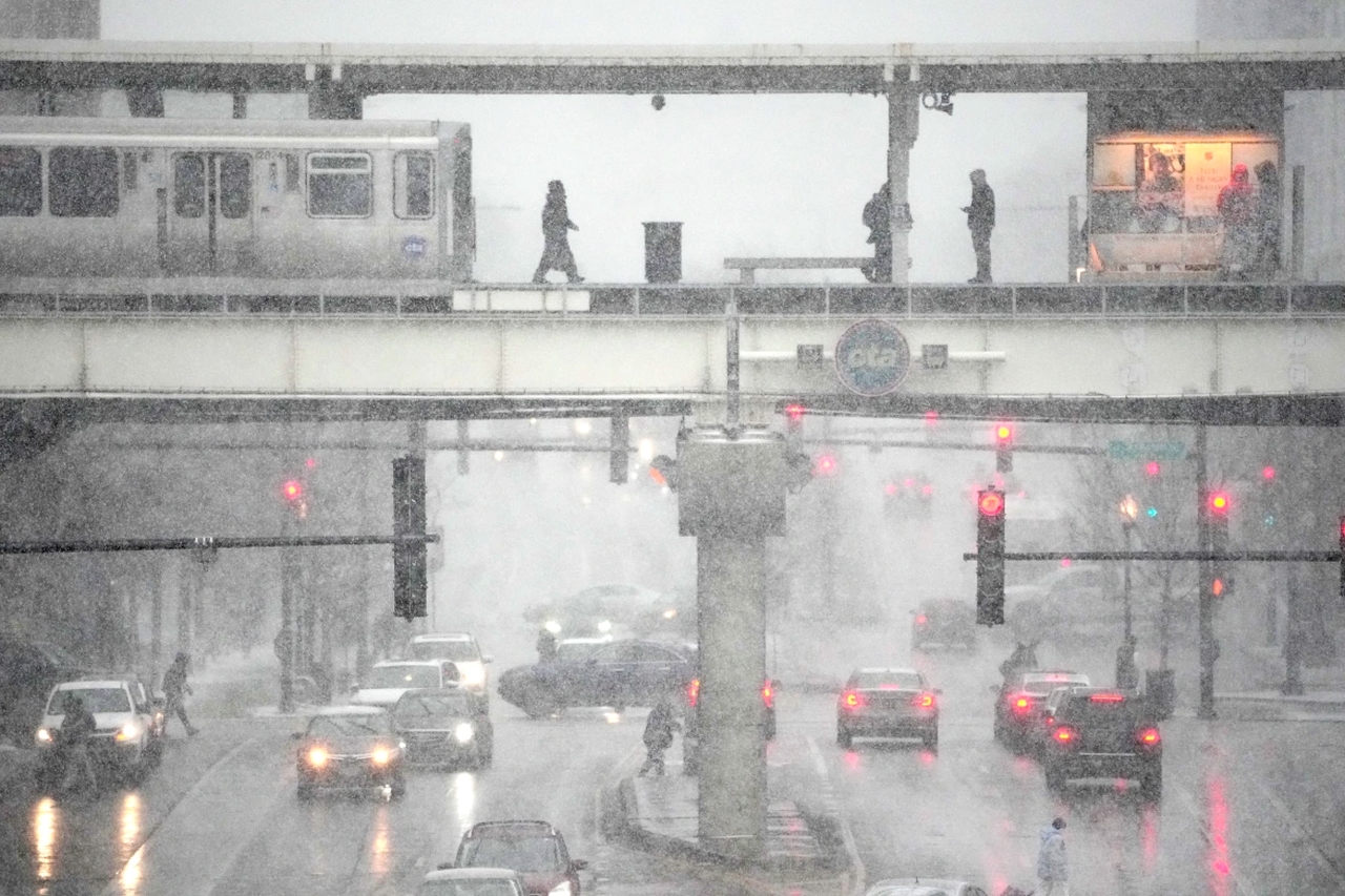 The leading edge of a winter storm reaches Chicago