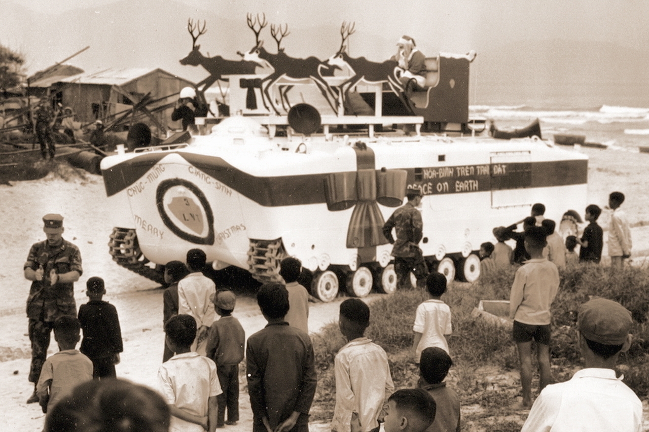 US Marines deliver Christmas gifts for children during Vietnam War