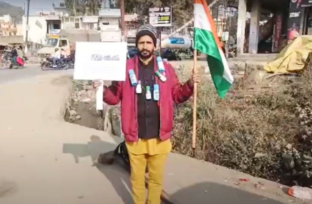 Pesticides and Plough over Shoulders, Himachal Farmer Marches to State Capital