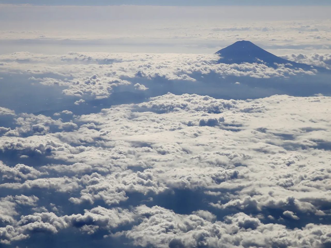 Microplastic Discovered in Clouds Atop Mount Fuji and Mount Oyama in Japan